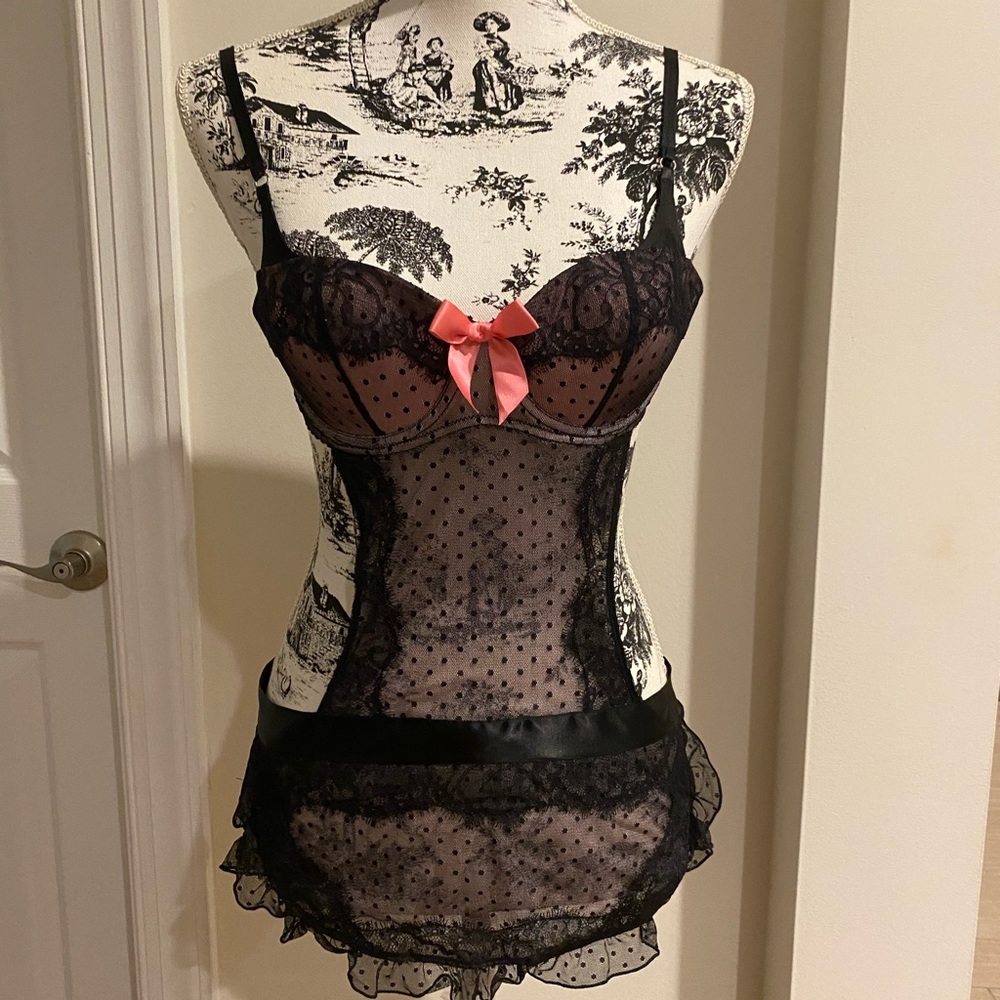 Victoria Secret black/pink lingerie
